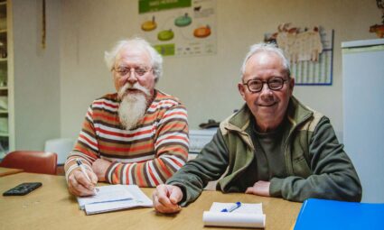 Alain Hérissé, co-trésorier de l’association Énergies Lys Ô Layon (à droite), et à ses côtés Pascal Varin, secrétaire de l’association Énergies Lys Ô Layon et membre fondateur de la SAS Solyséol. | La Voix Lyssoise - KÉVIN NICOULEAUD